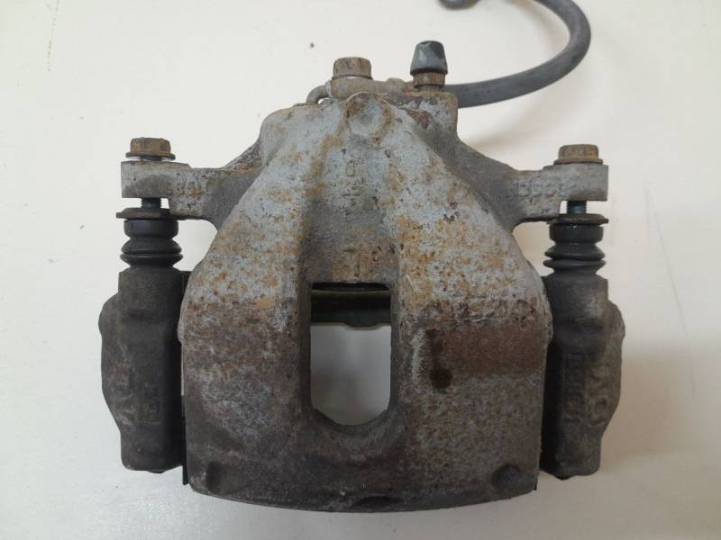 Суппорт передний правый Toyota Auris (E150) 2006-2012