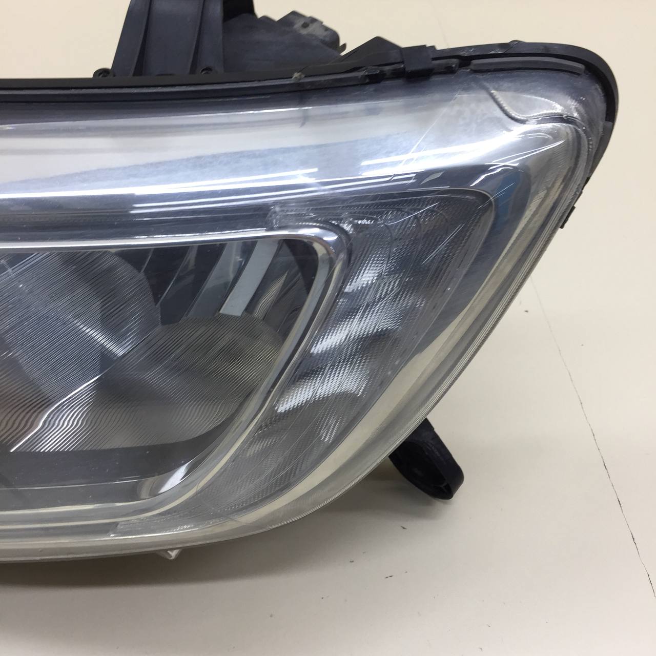 Фара левая Renault Sandero Stepway (5S) 2014-2022 Фара левая Renault Sandero Stepway (5S) 2014-2022