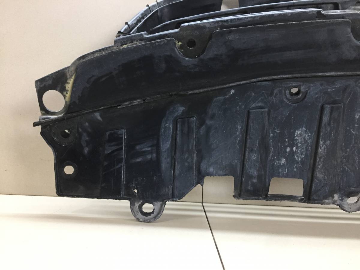 Решетка в бампер центральная Honda Civic 4D 2006-2012