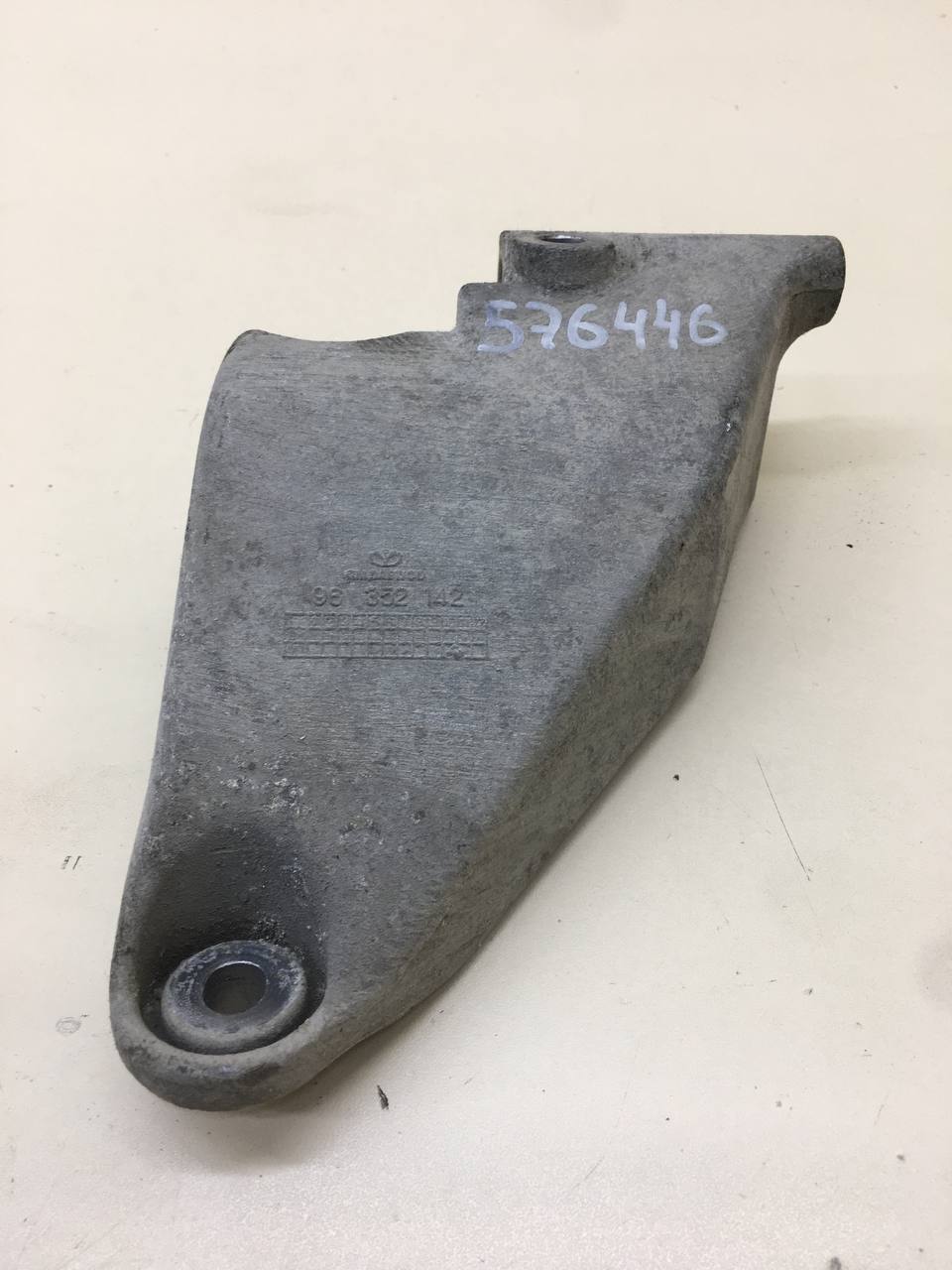 Кронштейн генератора Chevrolet Cruze (J300) 2009-2016