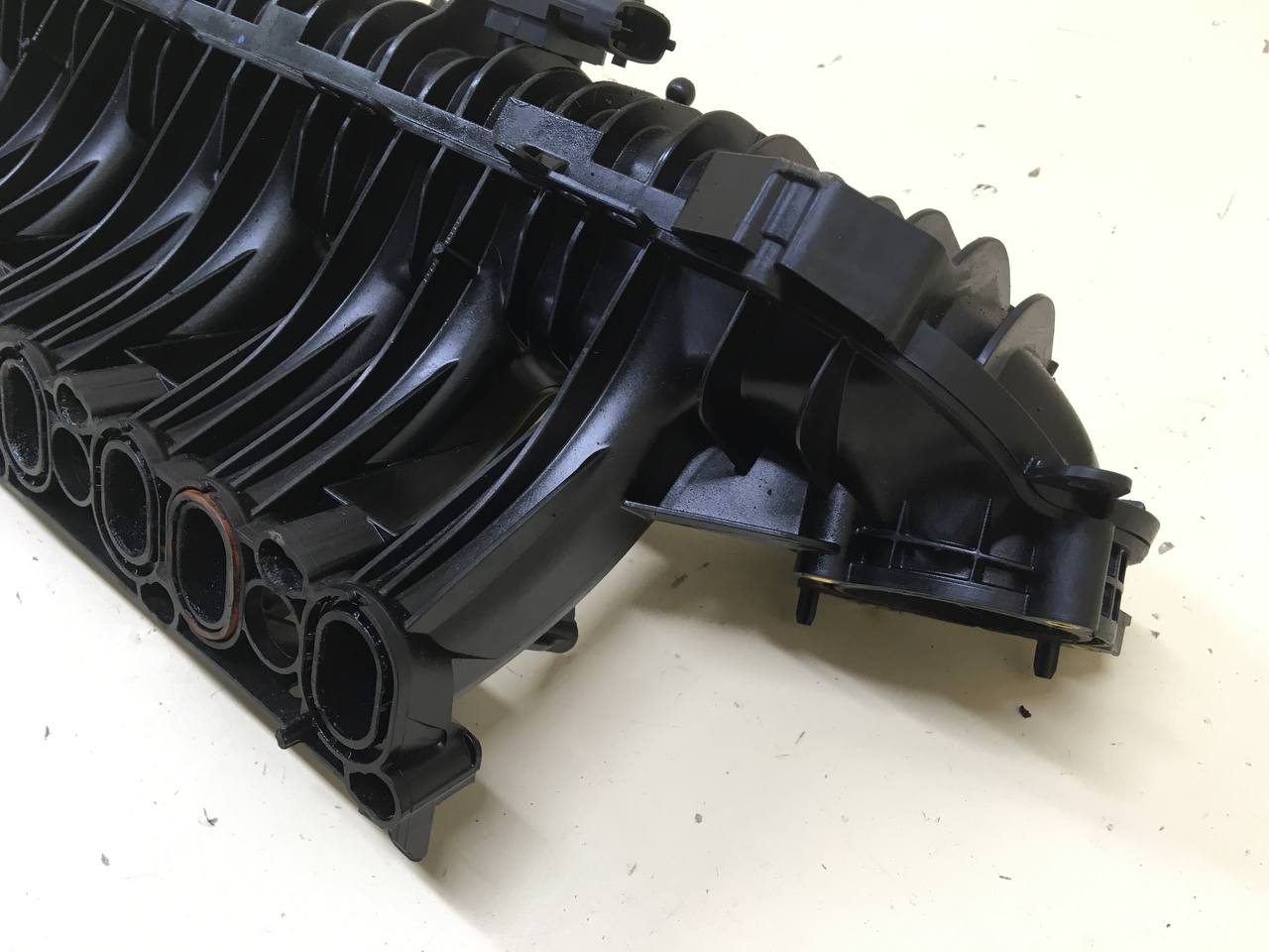 Коллектор впускной Jaguar XE (760) 2014-2021 Коллектор впускной Jaguar XE (760) 2014-2021