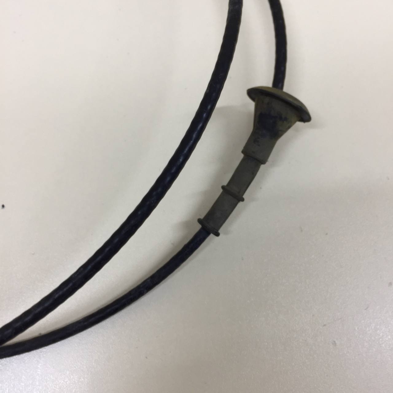 Ручка открывания капота Chevrolet Cobalt (T250) 2011-2015 Ручка открывания капота Chevrolet Cobalt (T250) 2011-2015