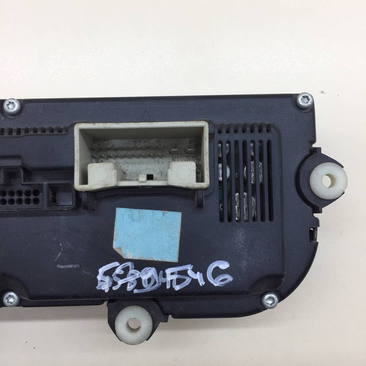 Блок управления климатической установкой Volkswagen Tiguan (5N1) 2007-2011