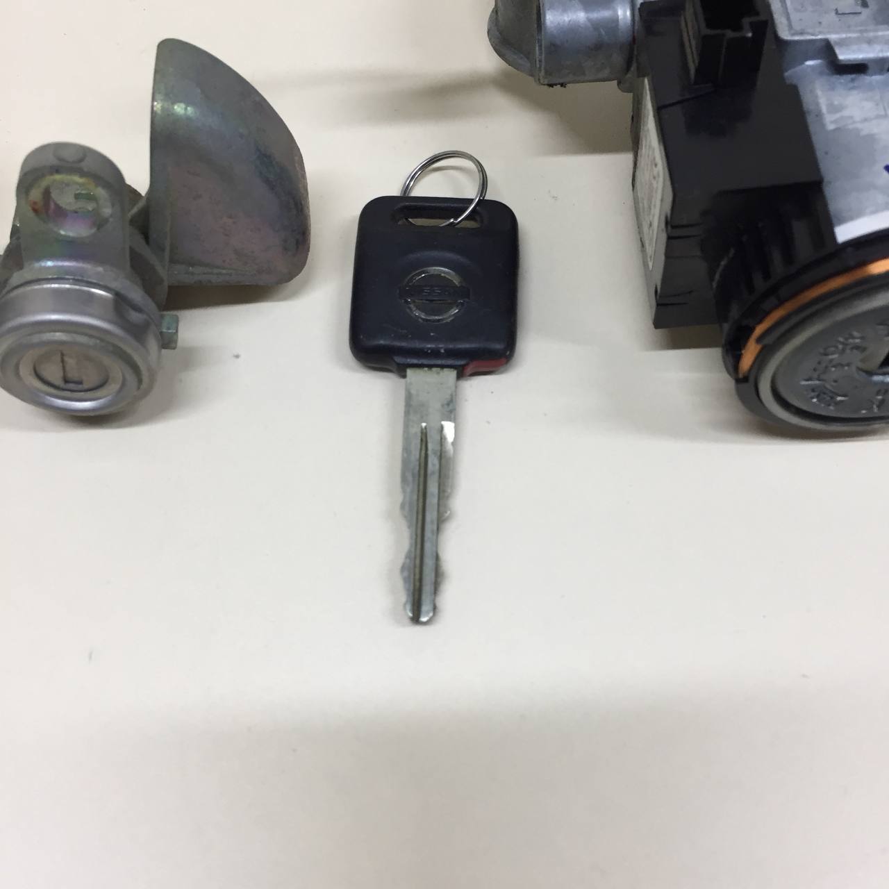 Замок зажигания Nissan Almera Classic (B10) 2006-2013 Замок зажигания Nissan Almera Classic (B10) 2006-2013