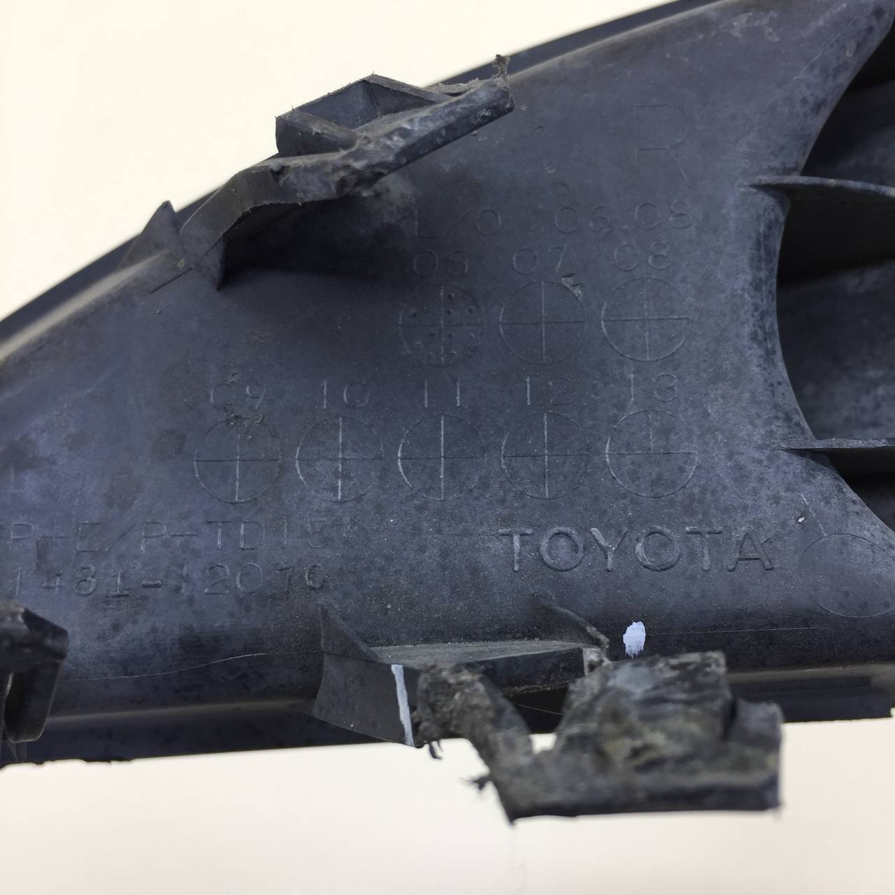 Рамка противотуманной фары правой Toyota Auris (E150) 2006-2012
