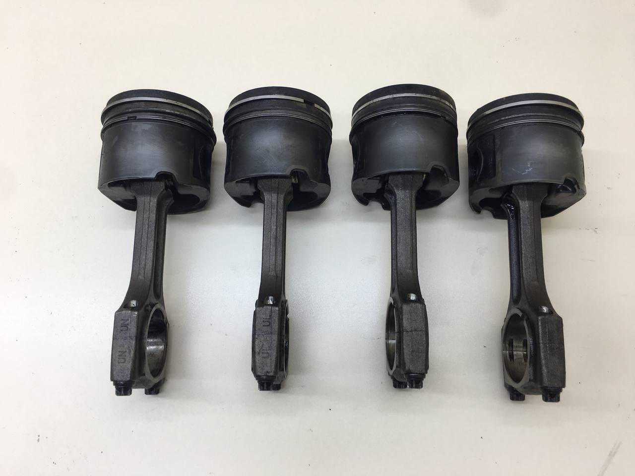 Поршень с шатуном BMW 3-series E90/E91 2005-2011 Поршень с шатуном BMW 3-series E90/E91 2005-2011