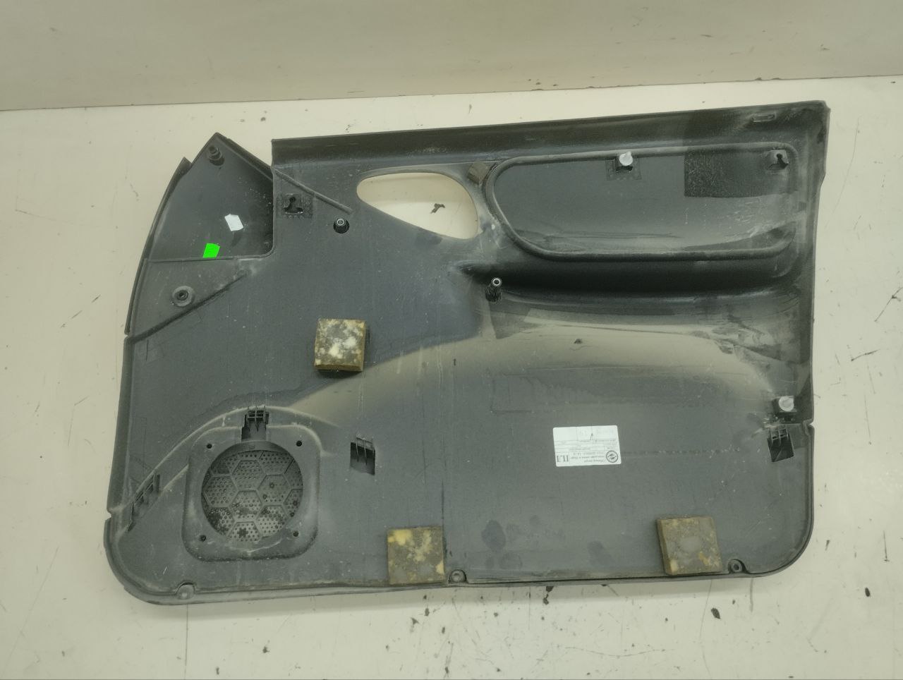 Обшивка двери передней левой Chevrolet Niva 2009-2020