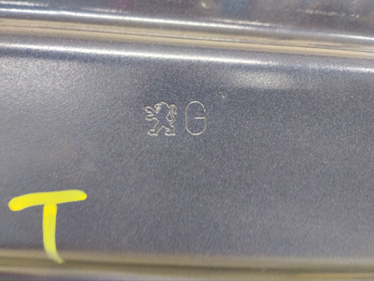 Дверь передняя левая Peugeot 308 2007>