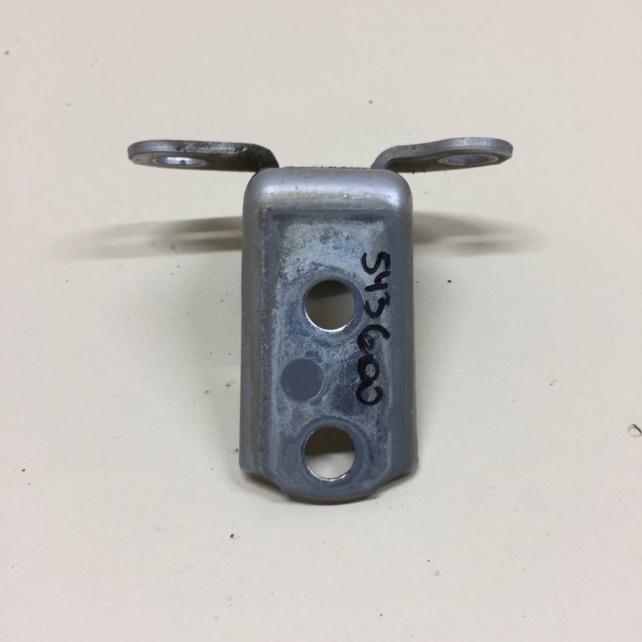 Петля двери задней правой нижняя Toyota Rav 4 (A30) 2006-2013