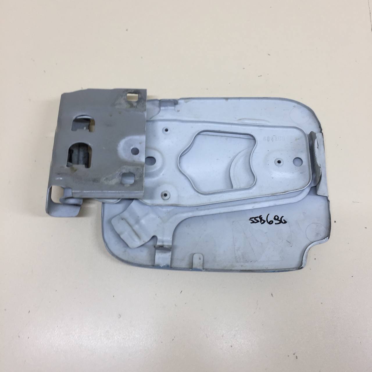 Лючок бензобака Renault Duster (HSA, HSM) 2012> Лючок бензобака Renault Duster (HSA, HSM) 2012>