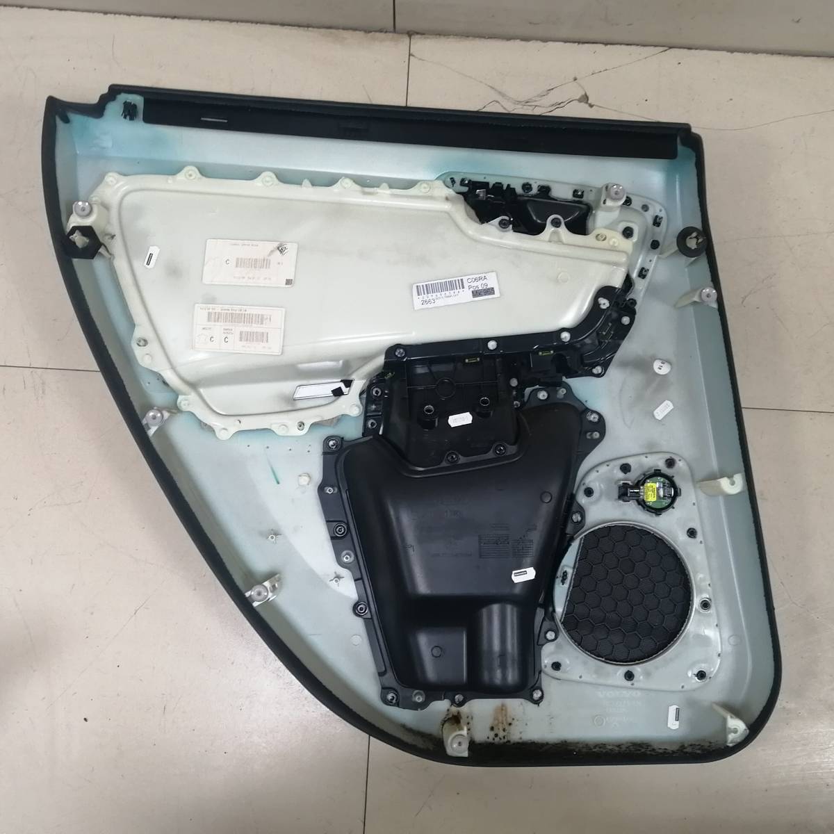 Обшивка двери задней правой Volvo XC60 2008-2017