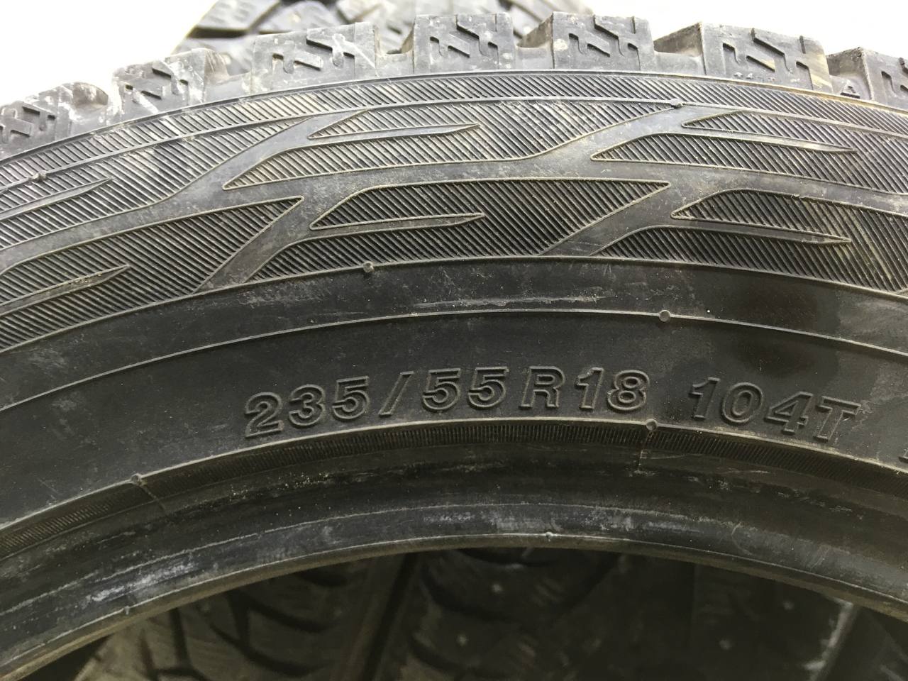 Шины к-кт R18 Зимние шипованные Yokohama Ice Guard