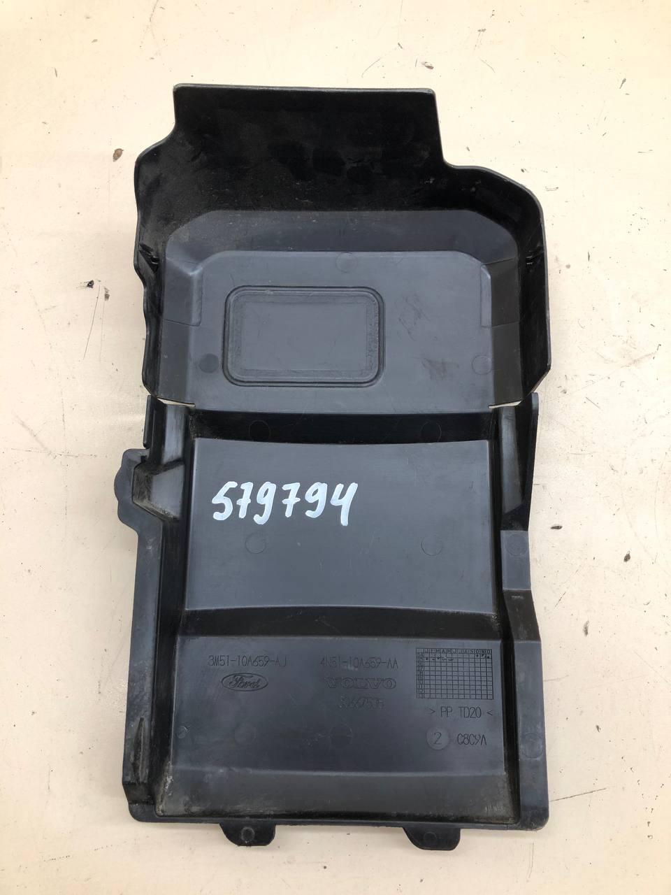 Крышка аккумулятора Ford C-MAX 2003-2010 Крышка аккумулятора Ford C-MAX 2003-2010