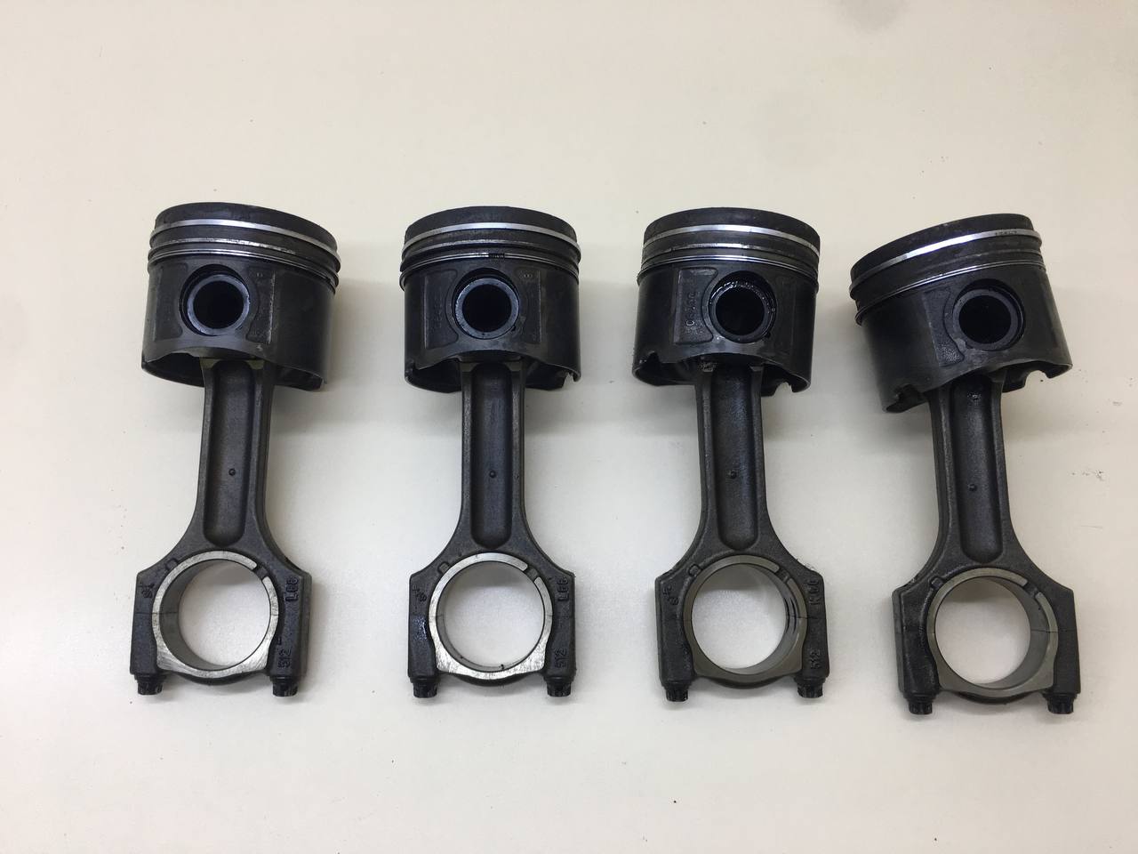 Поршень с шатуном BMW 3-series E90/E91 2005-2011 Поршень с шатуном BMW 3-series E90/E91 2005-2011