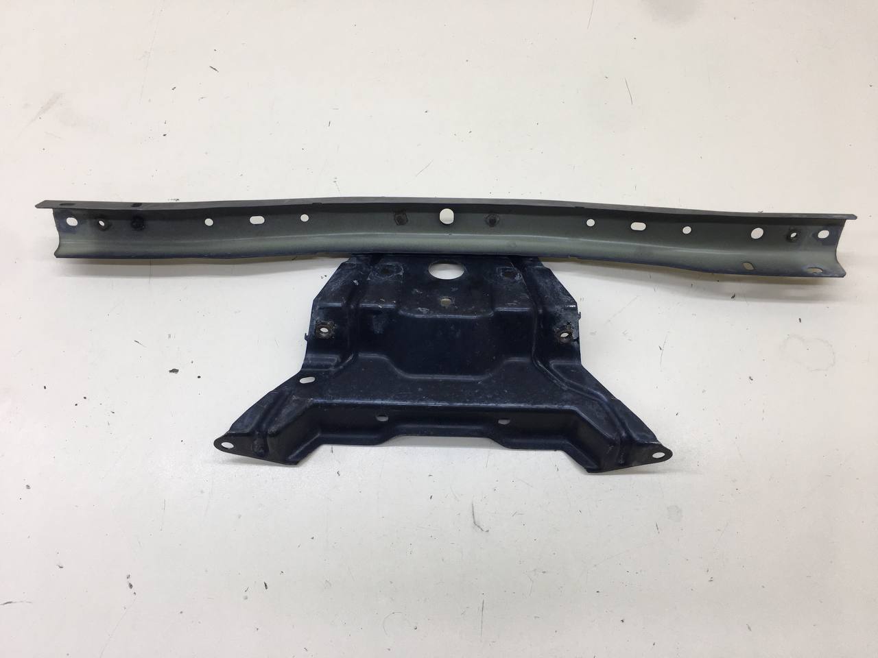 Усилитель переднего бампера Suzuki Grand Vitara 2005-2015