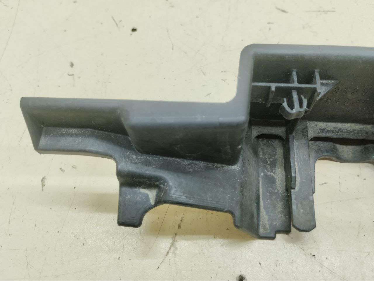 Кронштейн замка капота Toyota Land Cruiser Prado (J150) 2009-2022