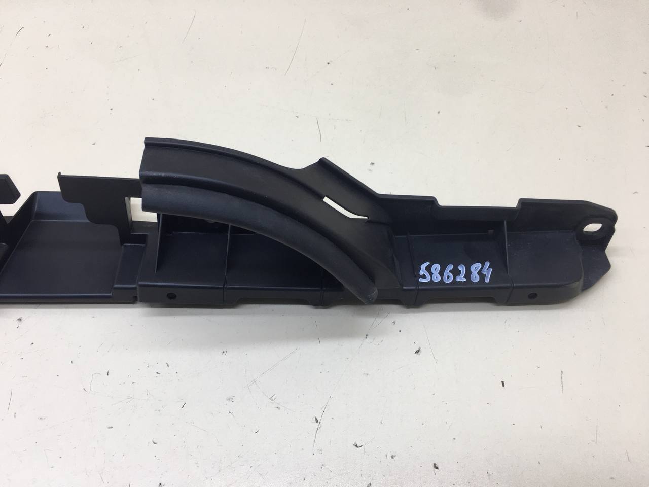 Кронштейн решетки радиатора Subaru Impreza (G13/G23) 2012-2016