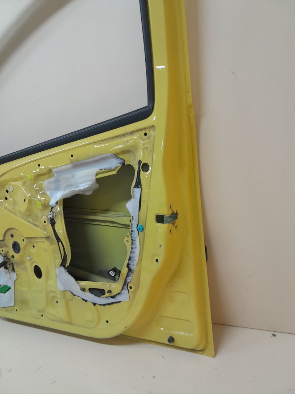 Дверь передняя правая Peugeot 107 2006-2014