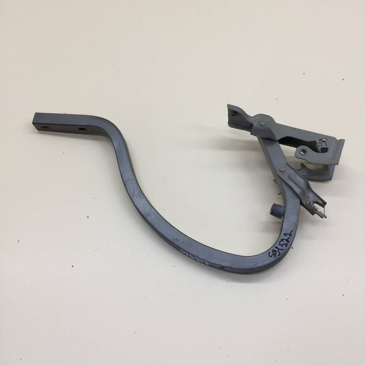 Петля крышки багажника Chevrolet Cobalt (T250) 2011-2015