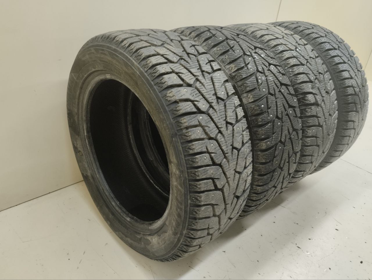 Шины к-кт R16 Зимние шипованные YOKOHAMA  ICE GUARD