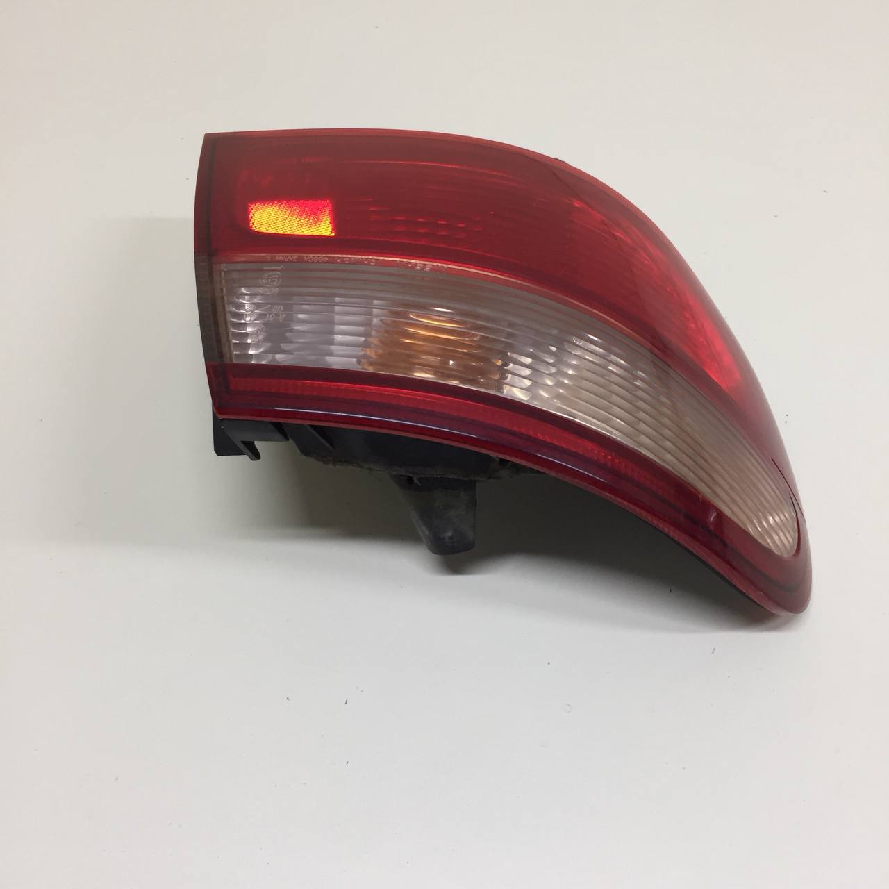 Фонарь задний наружный левый Nissan Almera (N16) 2000-2006 Фонарь задний наружный левый Nissan Almera (N16) 2000-2006