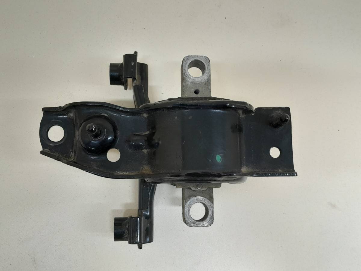 Опора КПП левая Volkswagen Polo (MK5) 2011-2020 Опора КПП левая Volkswagen Polo (MK5) 2011-2020