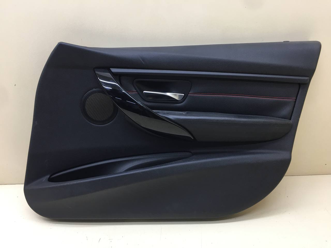 Обшивка двери передней правой BMW 3-series F30/F31 2011> Обшивка двери передней правой BMW 3-series F30/F31 2011>