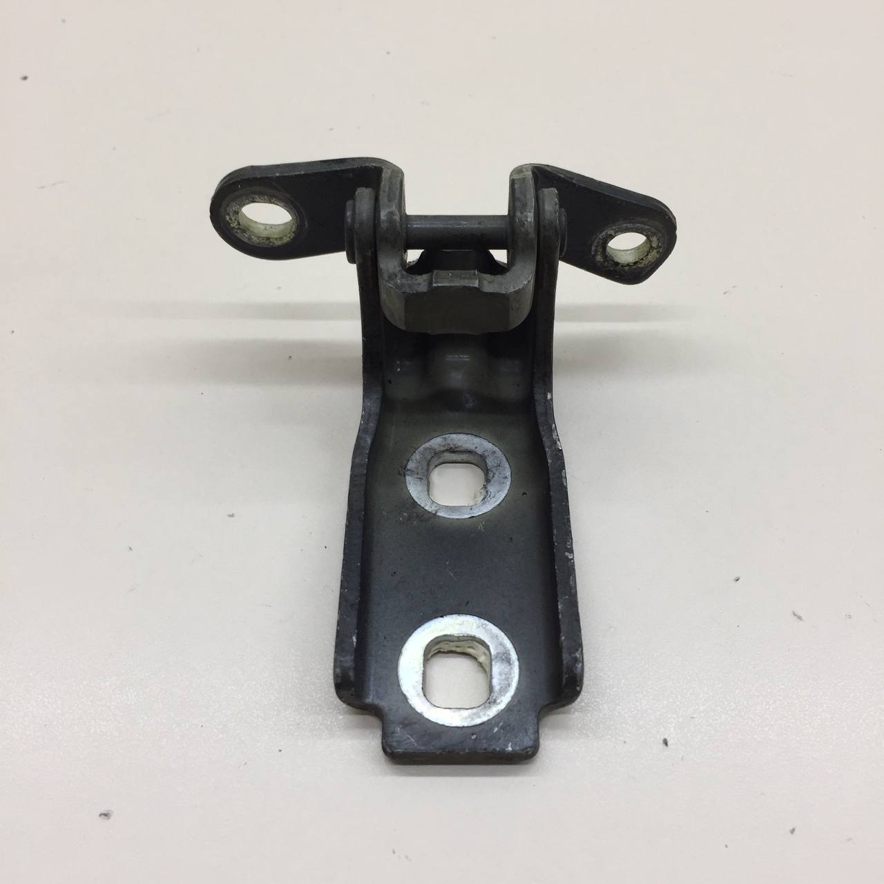 Петля двери передней правой верхняя Chevrolet Cruze (J300) 2009-2016