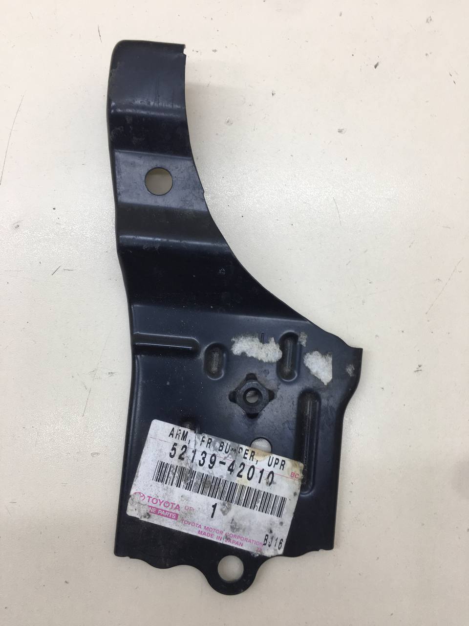 Кронштейн переднего бампера левый Toyota Rav 4 (A30) 2006-2013