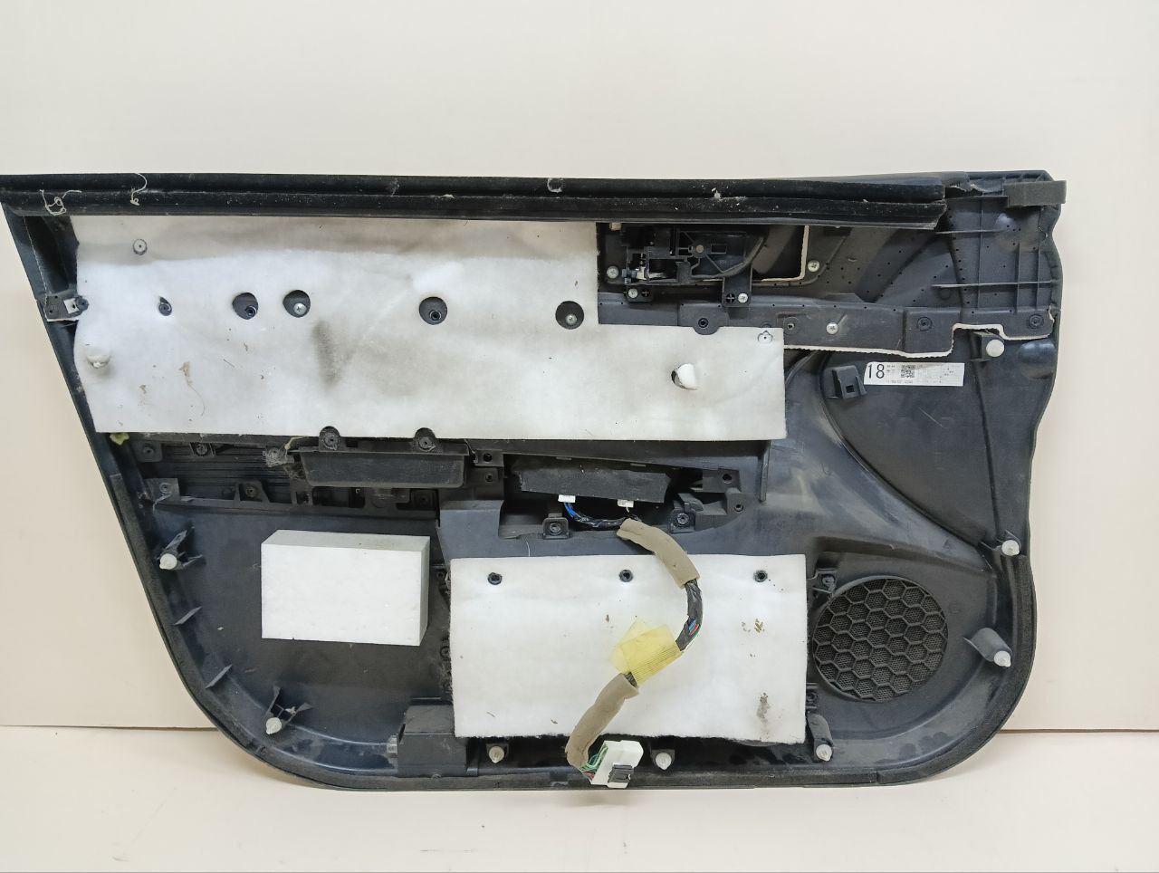 Обшивка двери передней правой Subaru Legacy (B14) 2010-2015