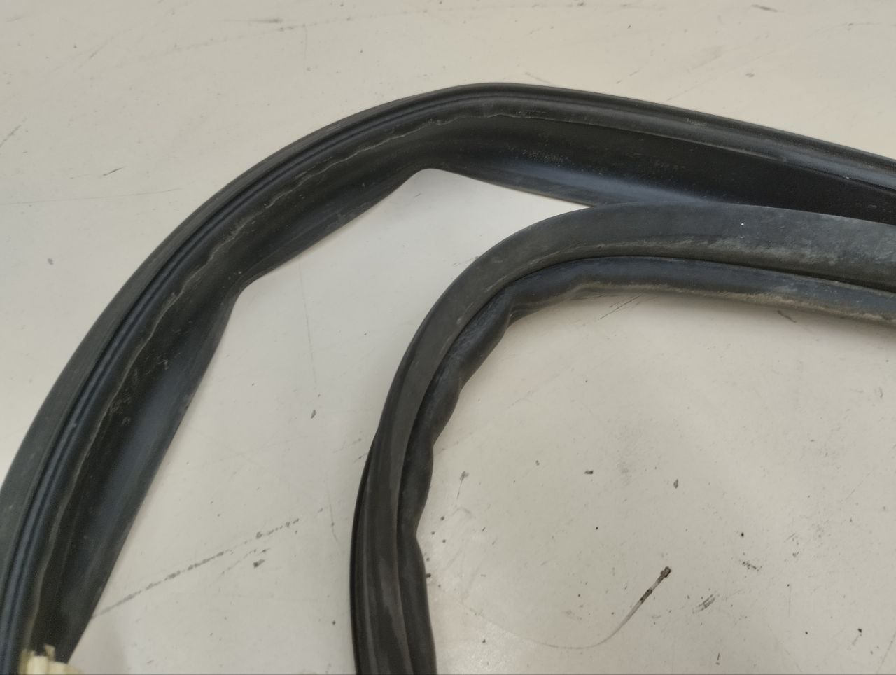 Уплотнитель (Наружный) Renault Sandero Stepway (5S) 2014-2022