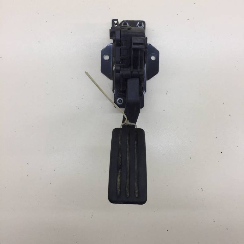 Педаль газа Renault Duster (HSA, HSM) 2012> Педаль газа Renault Duster (HSA, HSM) 2012>