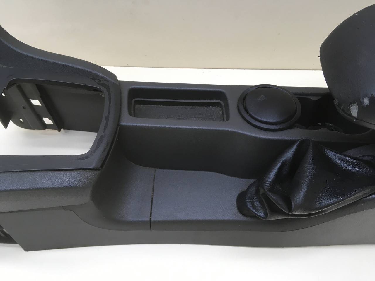 Консоль центральная Ford Focus 2 (DA) 2005-2008 Консоль центральная Ford Focus 2 (DA) 2005-2008