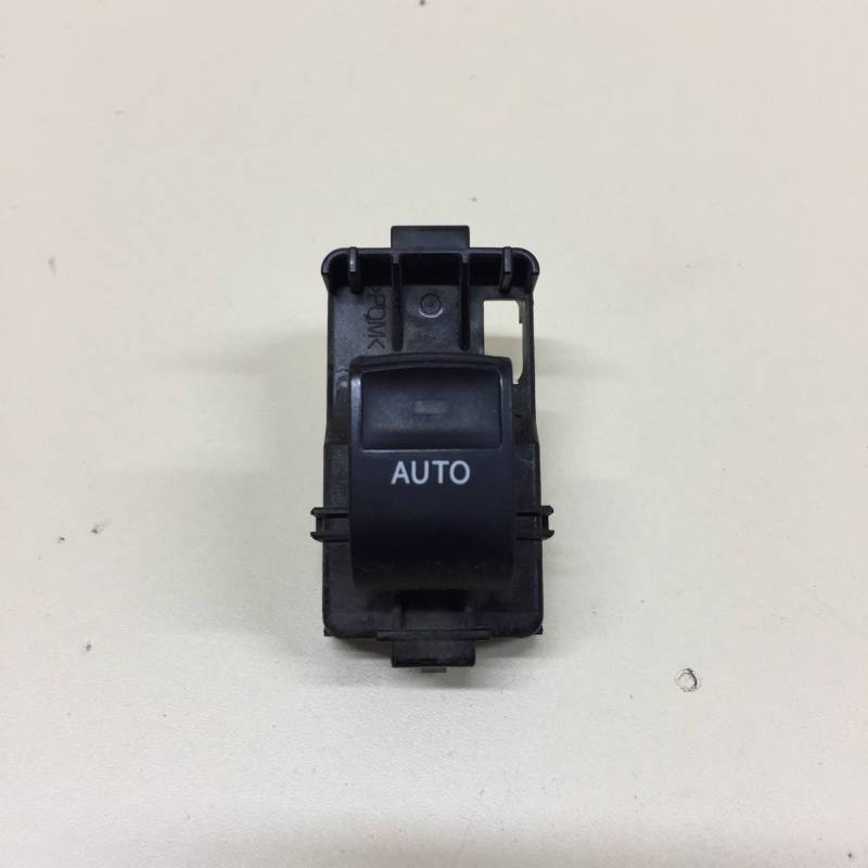 Кнопка стеклоподъемника Toyota Camry (V50) 2011-2017 Кнопка стеклоподъемника Toyota Camry (V50) 2011-2017