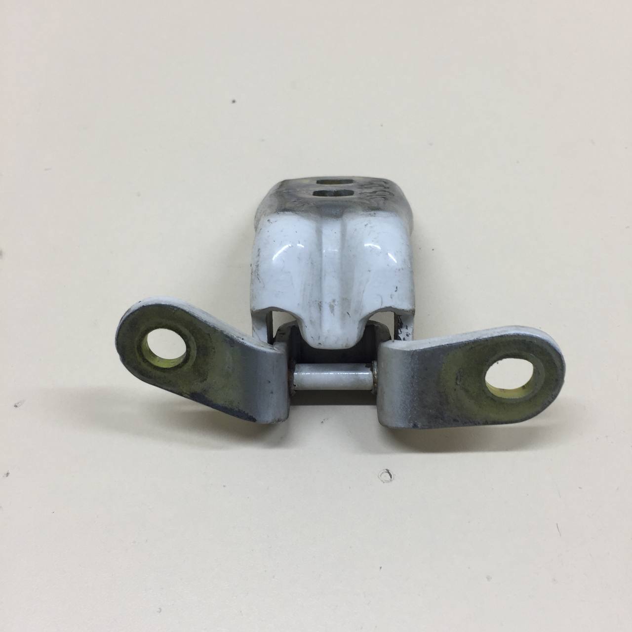 Петля двери передней левой верхняя Chevrolet Cobalt (T250) 2011-2015