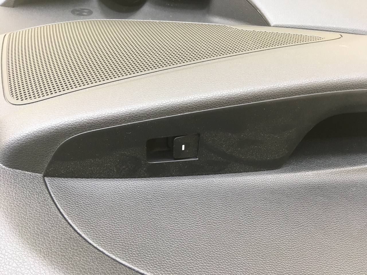 Обшивка двери задней левой Hyundai Tucson (TL) 2015-2021 Обшивка двери задней левой Hyundai Tucson (TL) 2015-2021