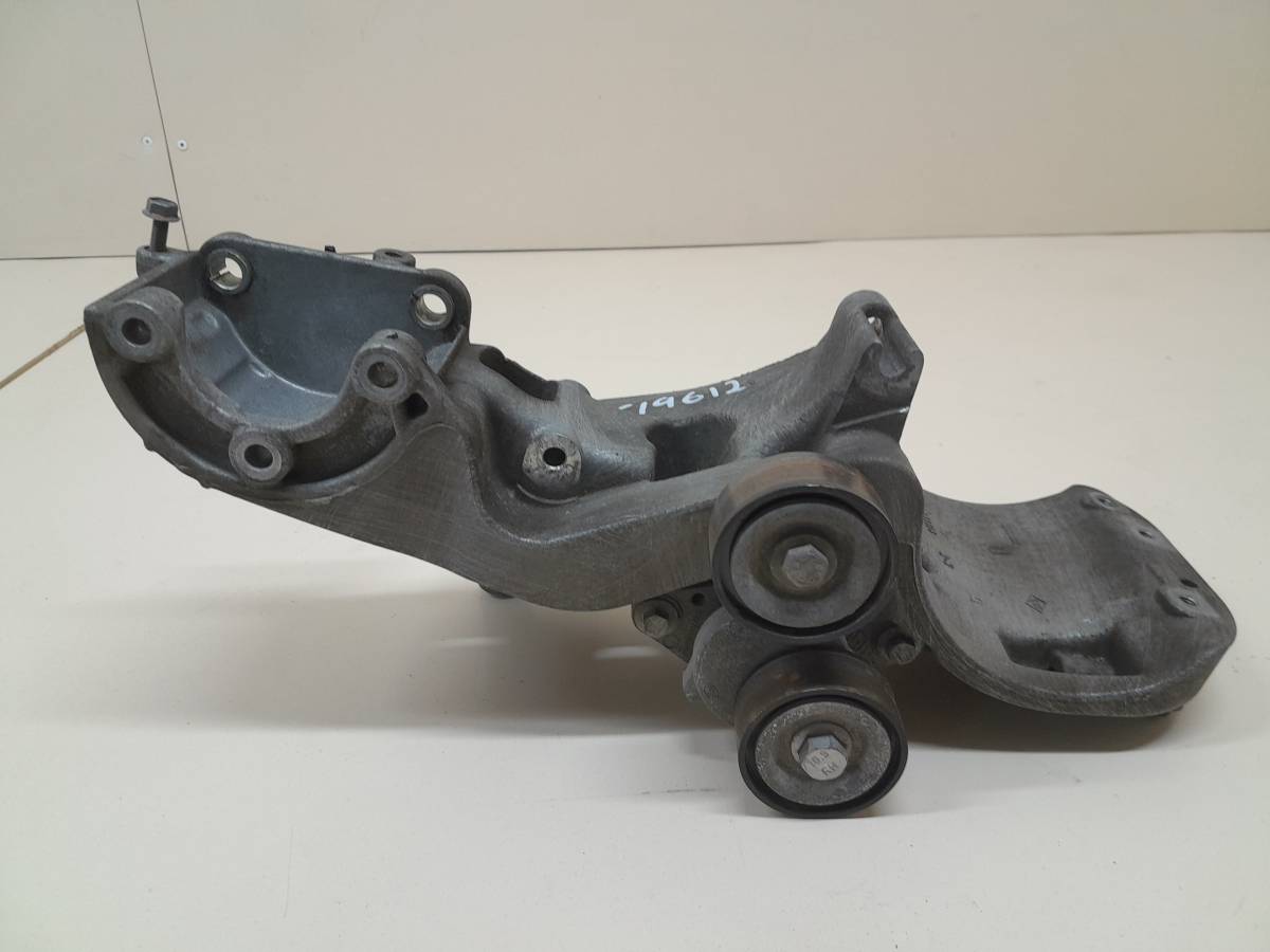 Кронштейн генератора Renault Sandero 2009-2014 Кронштейн генератора Renault Sandero 2009-2014