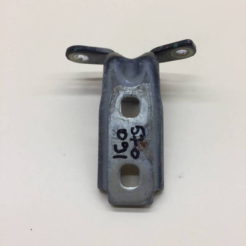 Петля двери передней правой нижняя Chevrolet Cruze (J300) 2009-2016