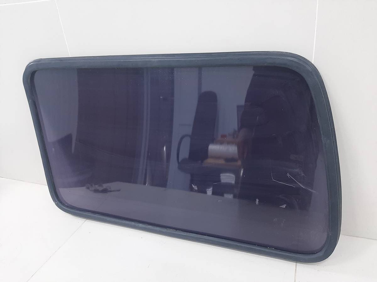 Стекло кузовное глухое правое Toyota Land Cruiser (J80) 1990-1998