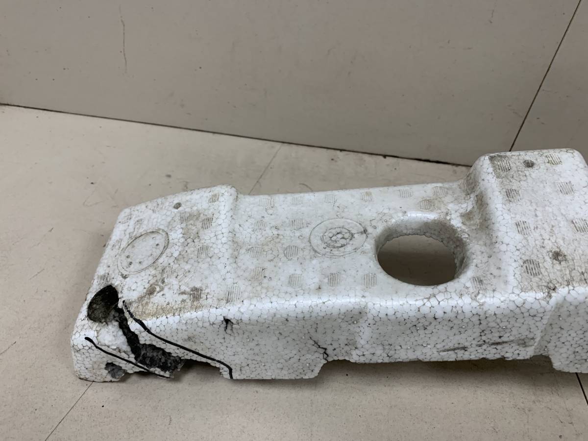 Наполнитель переднего бампера Toyota Prius (W20) 2003-2009