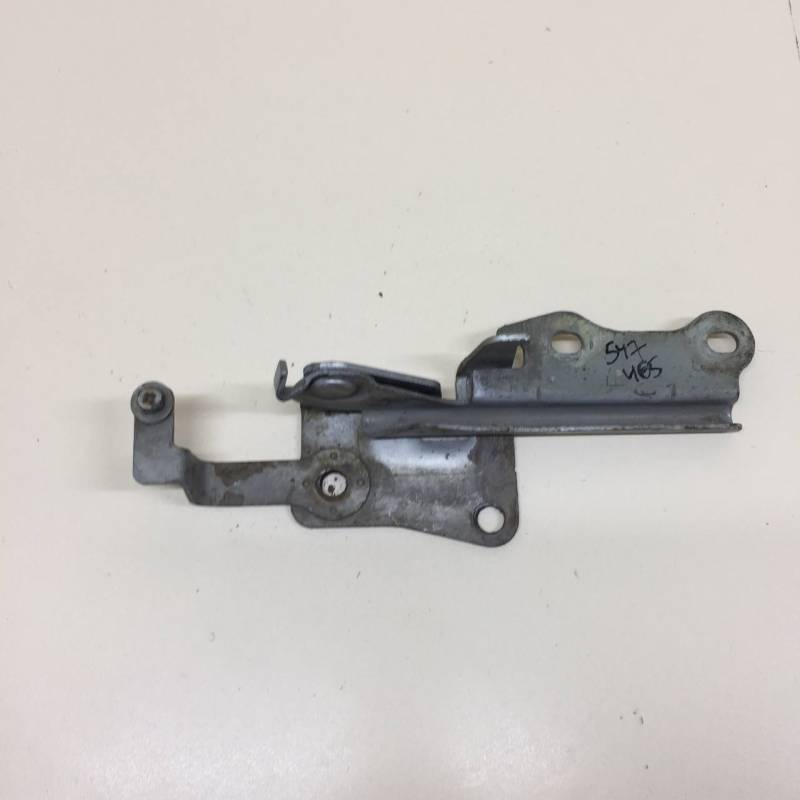 Петля капота правая Kia Sephia 2001-2004 Петля капота правая Kia Sephia 2001-2004