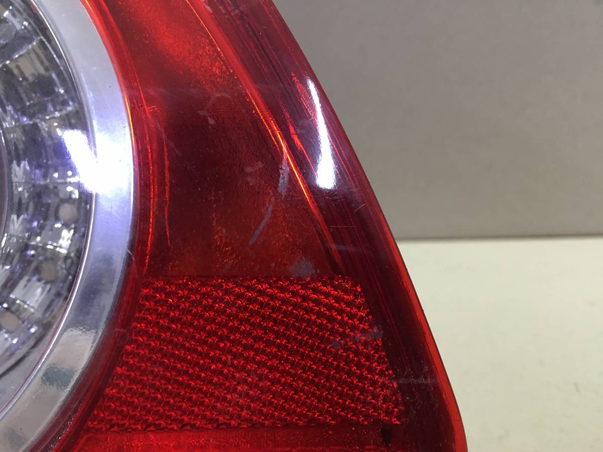 Фонарь задний внутренний левый Volkswagen Passat B6 2005-2010