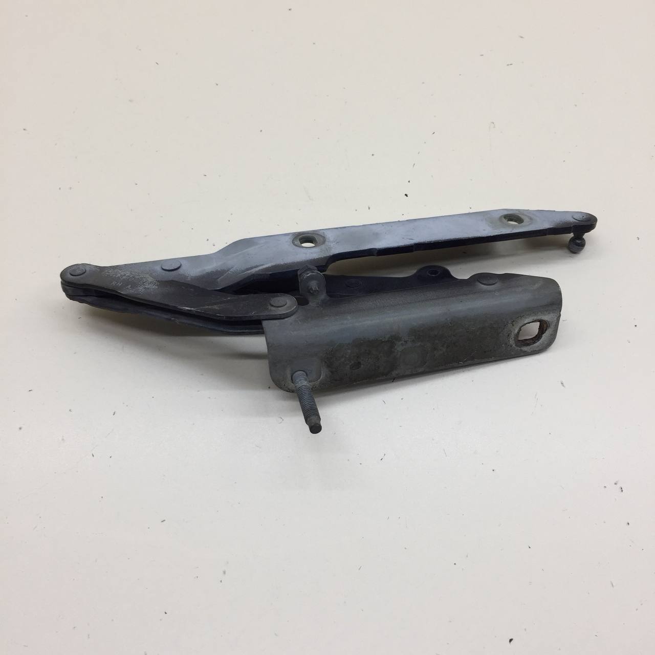 Петля капота правая Land Rover Range Rover Sport 2005-2012
