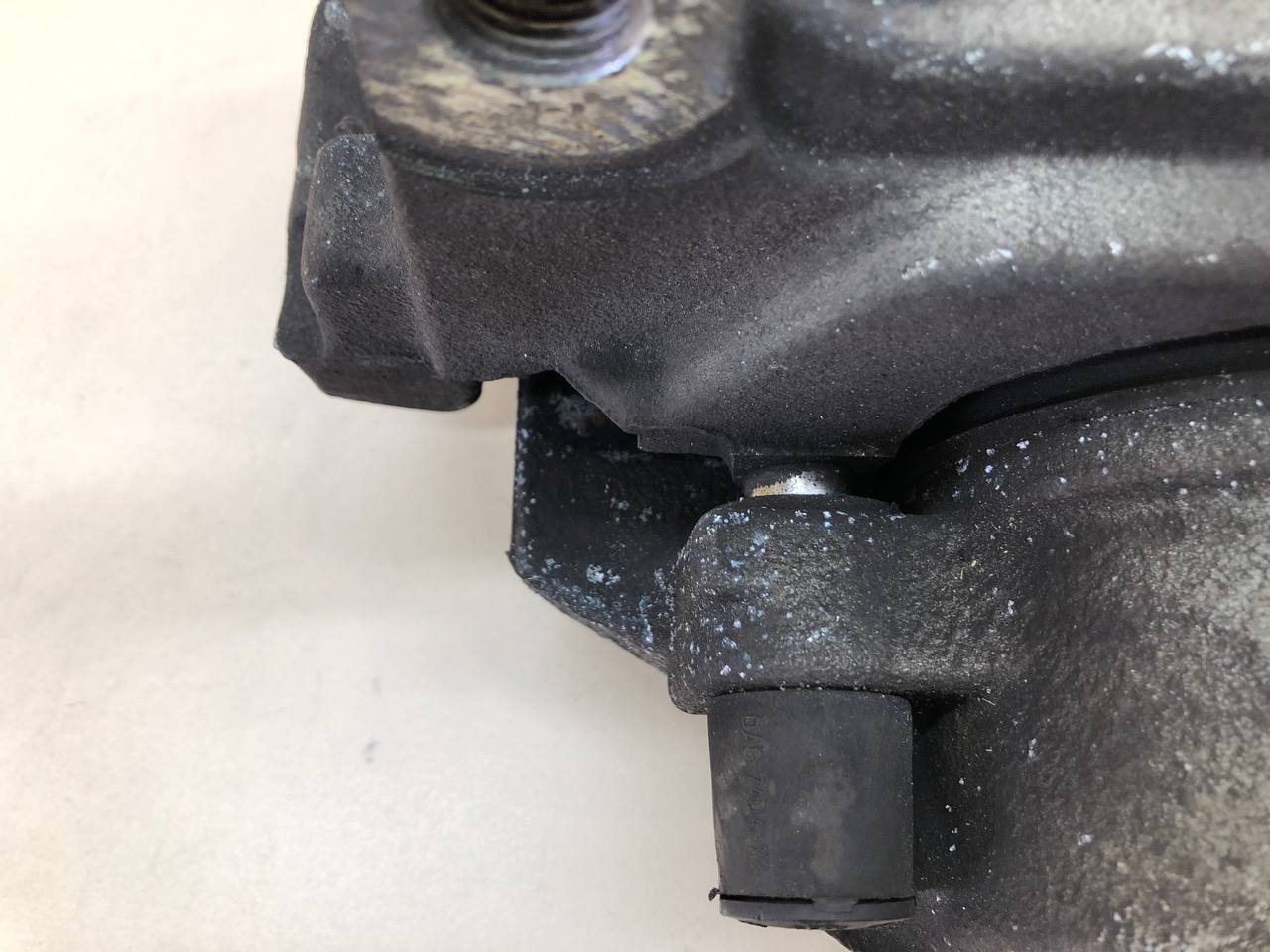 Суппорт передний правый Volkswagen Jetta (A6) 2010-2019 Суппорт передний правый Volkswagen Jetta (A6) 2010-2019