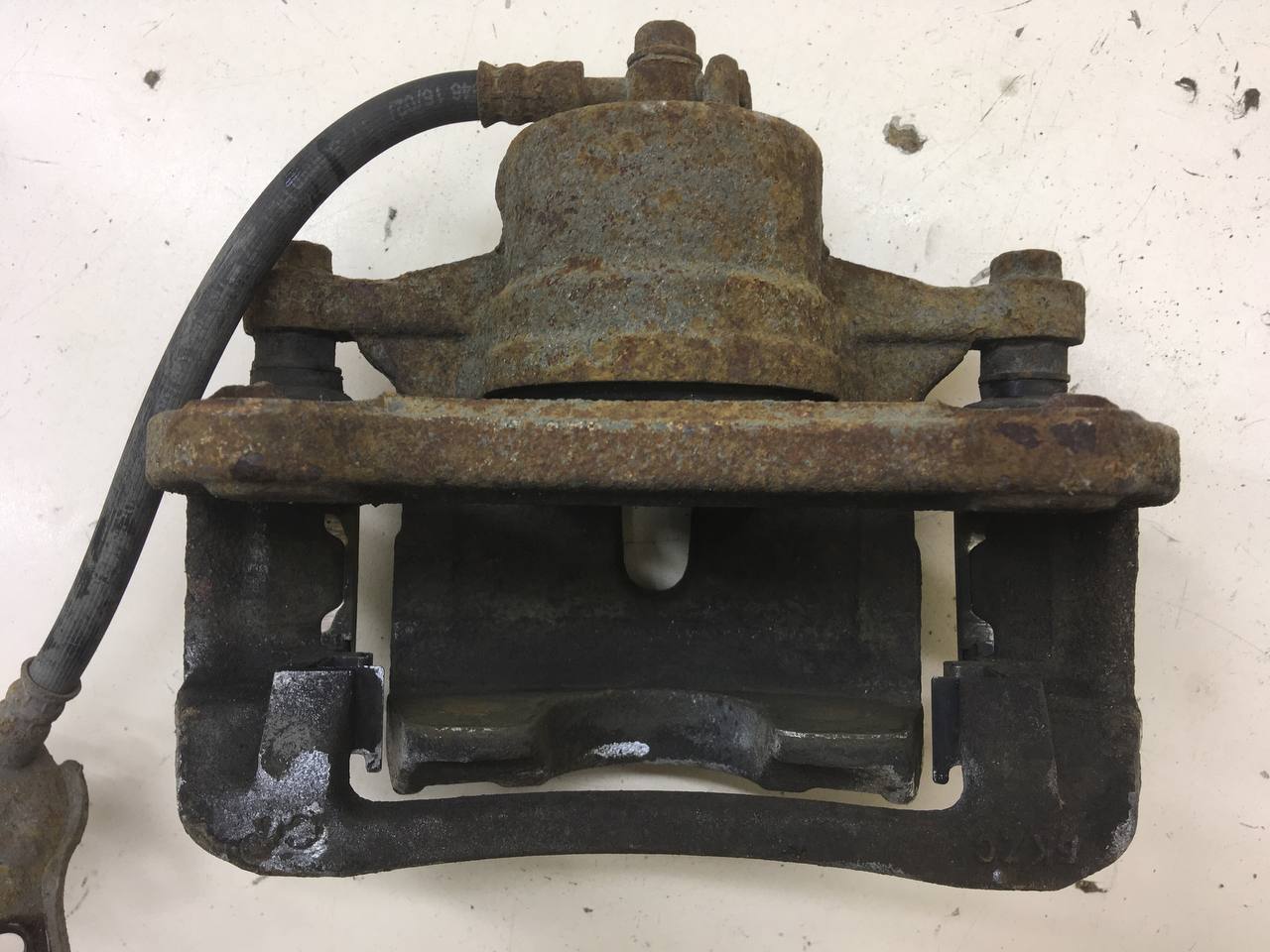 Суппорт передний левый Kia Ceed (JD) 2012-2018