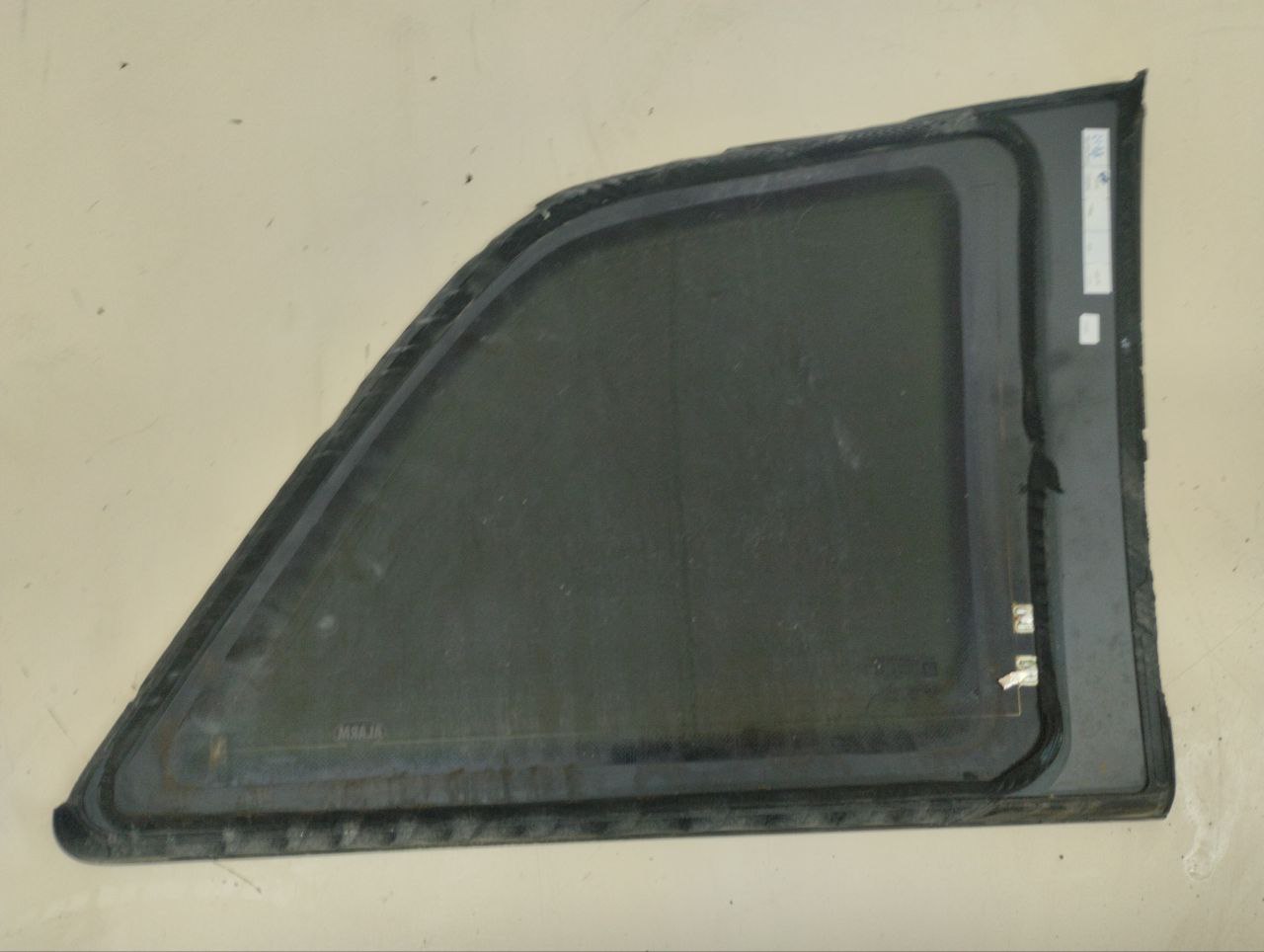 Стекло кузовное глухое левое Opel Zafira (B) 2005-2012