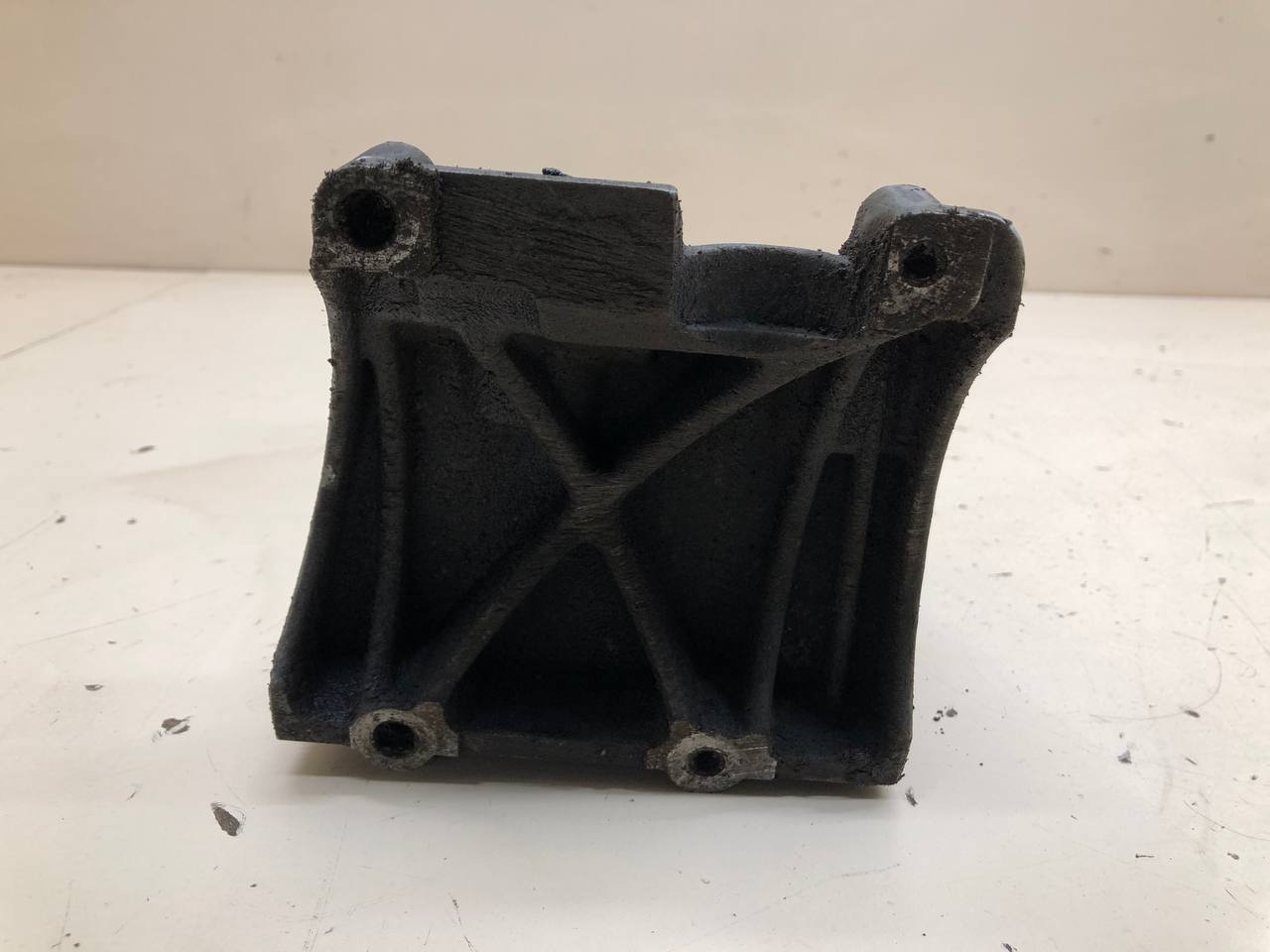 Кронштейн кондиционера Ford Focus 2 (DB) 2008-2011