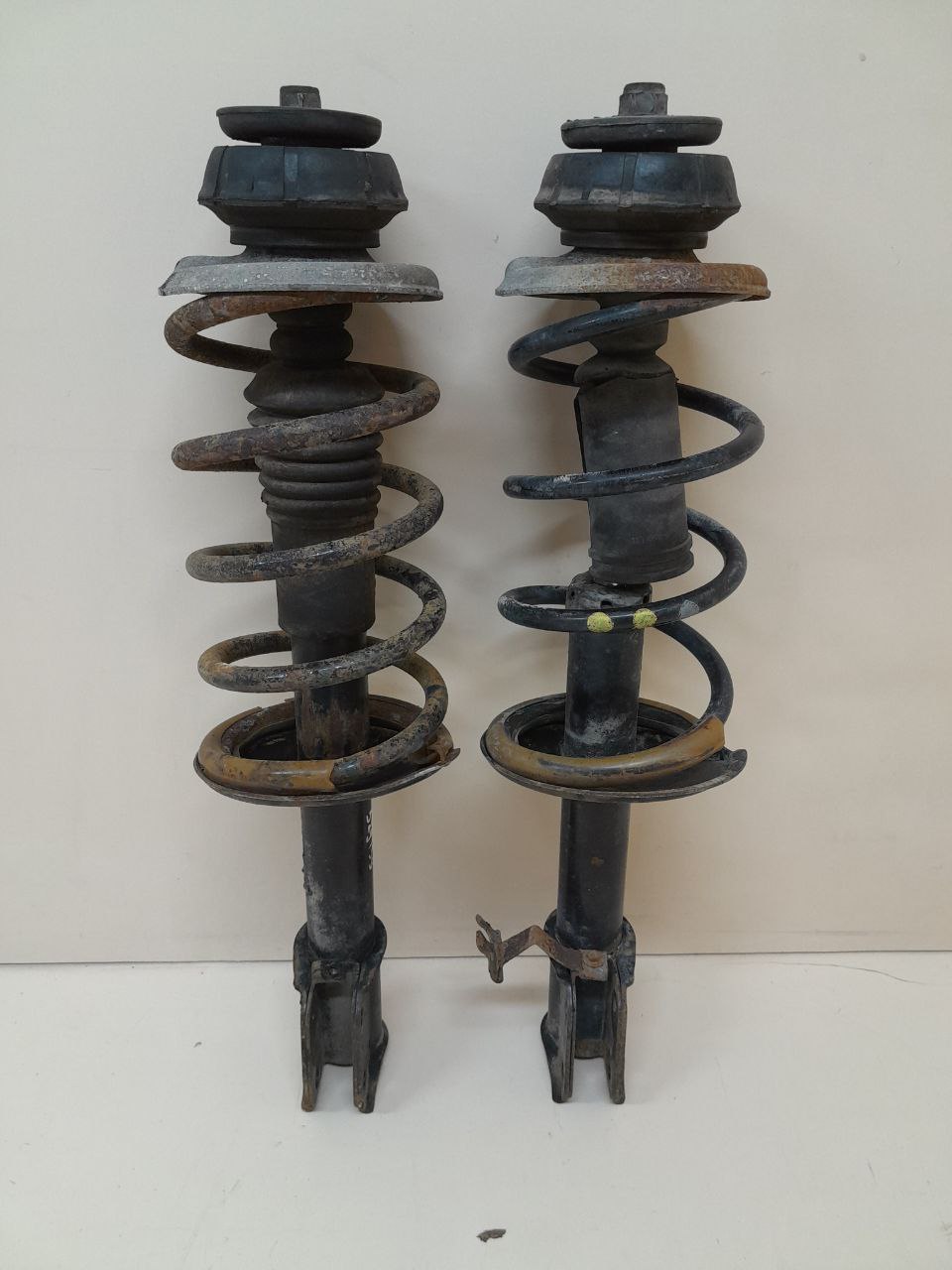 Амортизатор передний Nissan Almera 3 (G11, G15) 2012> Амортизатор передний Nissan Almera 3 (G11, G15) 2012>