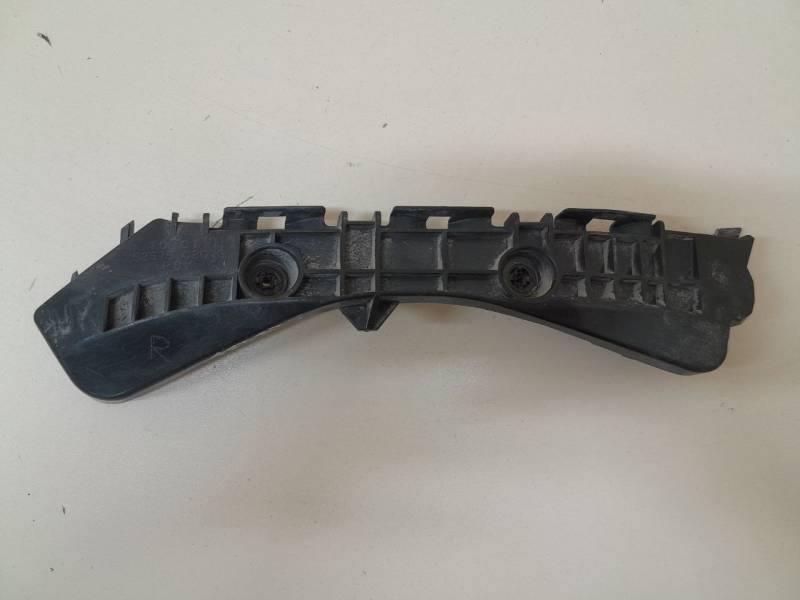 Кронштейн заднего бампера правый Toyota Auris (E150) 2006-2012