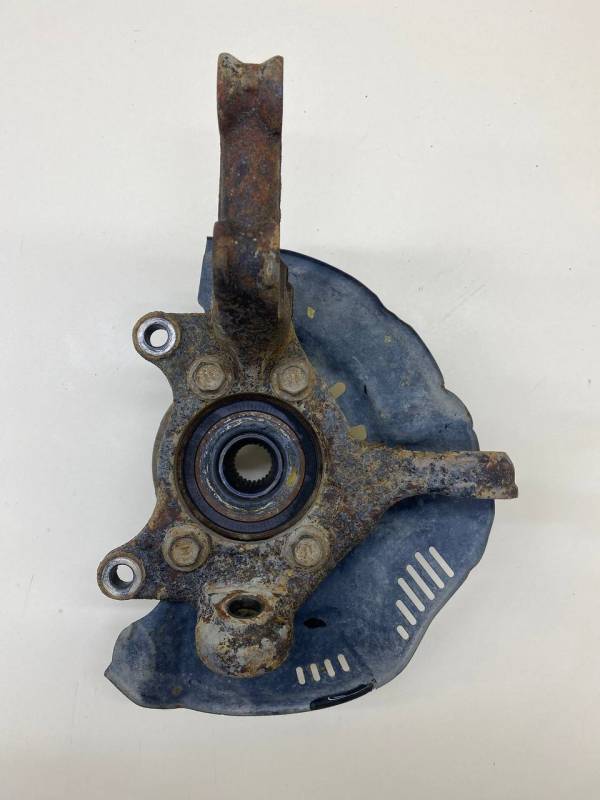 Кулак поворотный передний правый Toyota Corolla E150 2006-2013